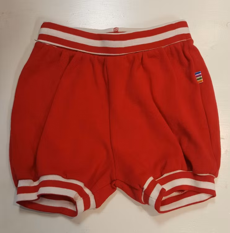 Röda shorts ``Rio´´ från Joha