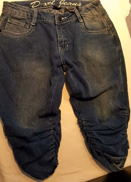 Capri/shorts Ally från D-xel.