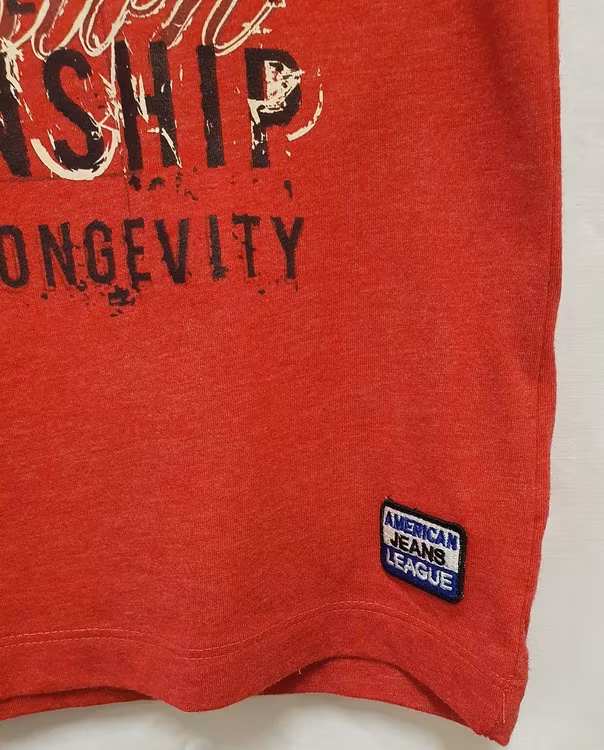 Röd t-shirt Novar-25 från Next Level.