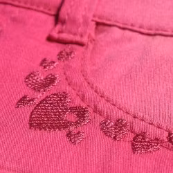 Korta cerisa shorts Paprika-54 från Me Too-