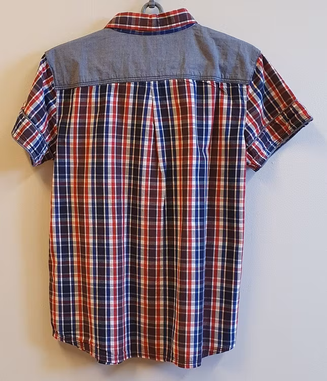 Rutig skjorta Nikas från Next Level.