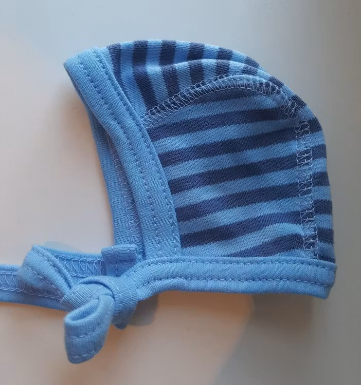 Blå prematur-mössa för de minsta. Fixoni little bee.
