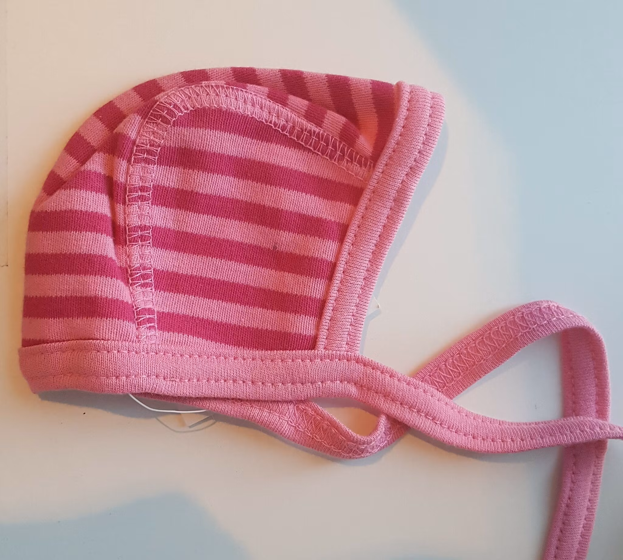 Rosa prematur-mössa för de minsta. Fixoni little bee-