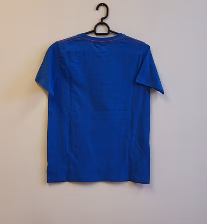 Blå t-shirt Kaino-24 från Next Level.