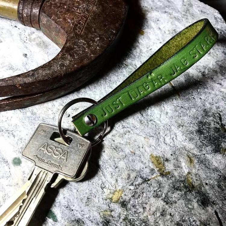 Nyckelring stans på läder