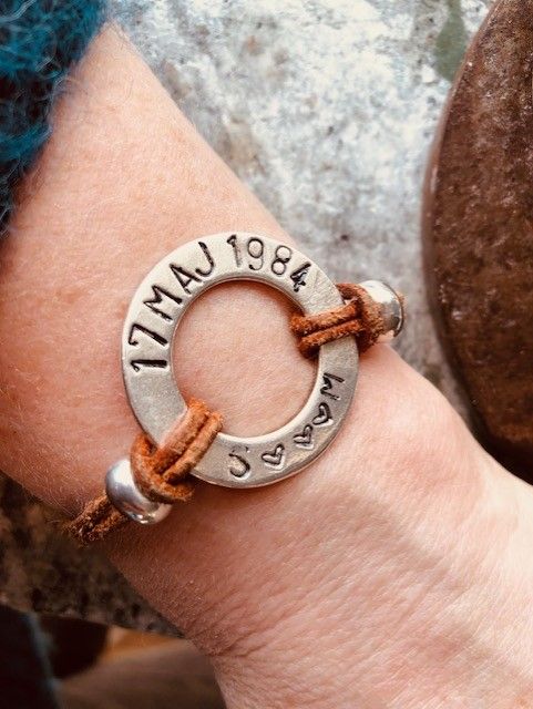 Stansat RingArmband - med din text