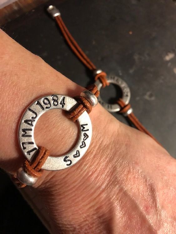 Stansat RingArmband - med din text