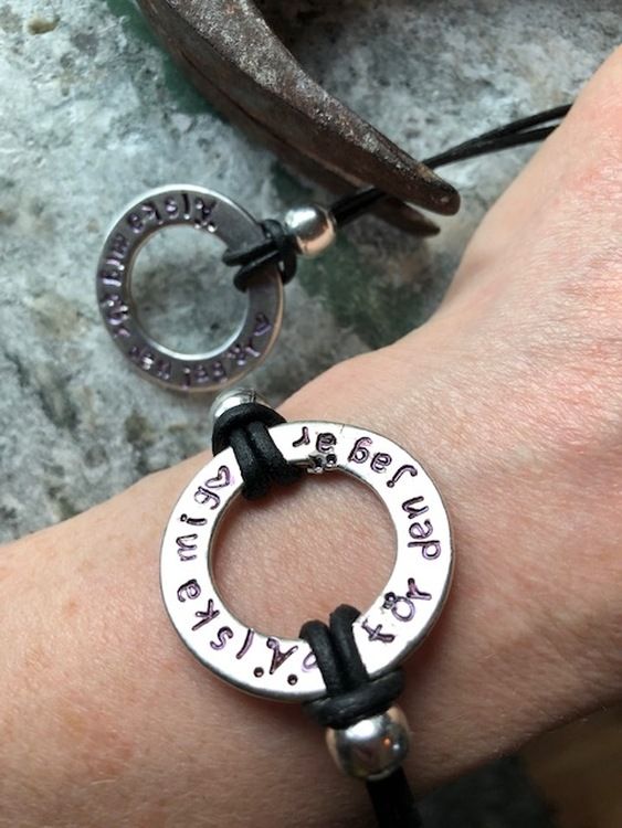 Stansat RingArmband - med din text