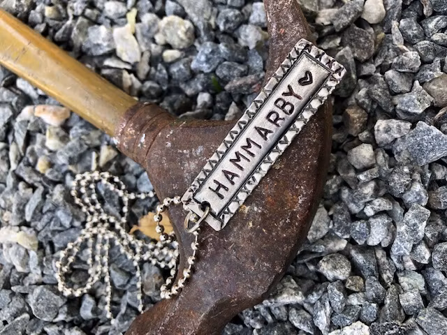 Tennberlock handstansad