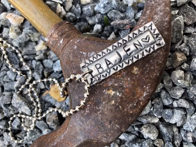 Tennberlock handstansad