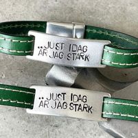 Grönt läder med söm