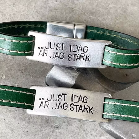 Grönt läder med söm