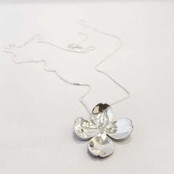 Halsband Flower-KRAAM