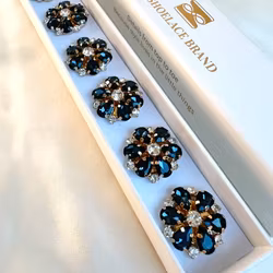 Knappsmycke blomma mörkblå