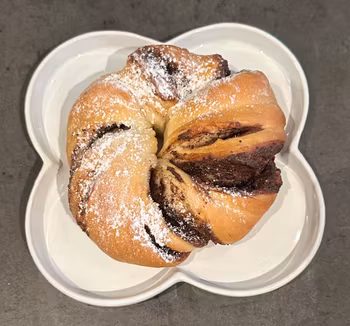 04.04 - best.frist 03.04 kl 16.00 - 2 pk SNURREBOLLE m/Nutella og valmuefrø