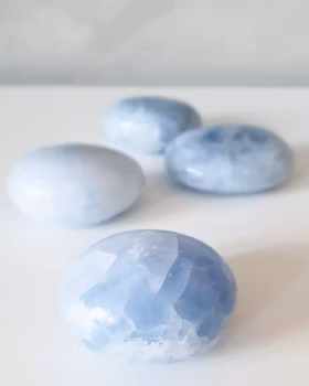 Blå kalcit "touchstone" 65-80gram