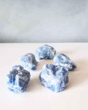Rå Blå kalcit