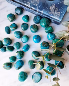 Krysokolla, trumlad olika storlekar