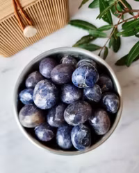 Iolit, rund trumlad (ä.k vattensafir)