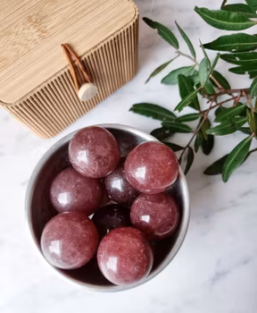 Jordgubbskvarts, klot ca 35mm