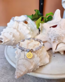 Armband, agat 6mm & berlock (sol) rostfritt stål