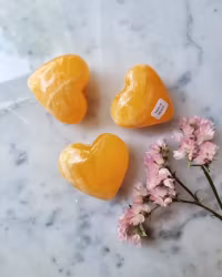 Orange kalcit, polerad hjärta