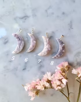 Månhänge i aurabehandlad ametist