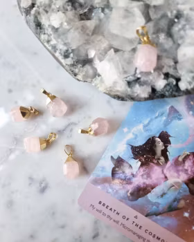 Rosenkvarts, guldpläterad berlock