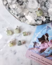 Prehnit, silverpläterad berlock