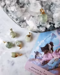 Prehnit, guldpläterad berlock