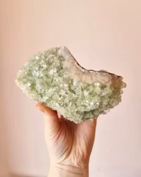 Grön Apofyllit, kluster nr 3, 1222gram
