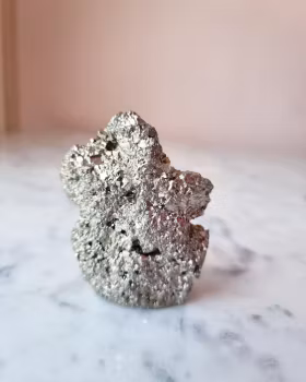 Pyrit, delvis polerad fri form/bit, C