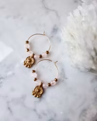 Örhänge rosenkvarts med gulddetaljer♡