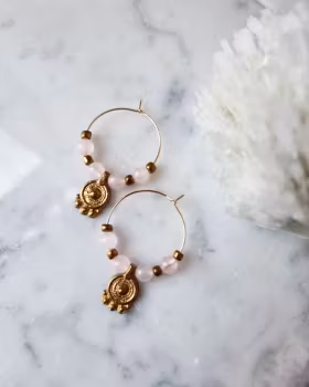 Örhänge rosenkvarts med gulddetaljer♡