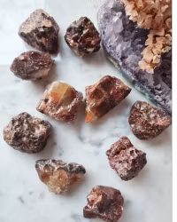 Röd kalcit, stor rå bit