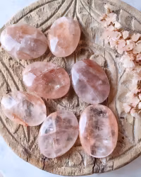 Röd golden healer / hematoidkvarts, palmstone