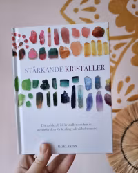 Stärkande kristaller - Hazel Raven