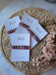 Wish bracelet, Leopardjaspis & 1 agat (vinrött/rosa band)