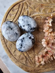 Regnbågsmånsten, palmstone