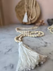 Meditationsmala, ljusa träpärlor