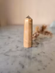 Persikomånsten, polerad spets