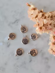 Aum | Rund berlock | Silver | ca 20mm