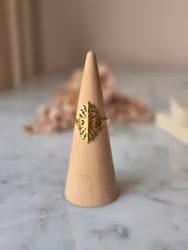 Ring med oval , guldpläterat rostfritt stål