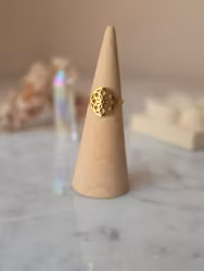 Ring med mandala rund, guldpläterat rostfritt stål