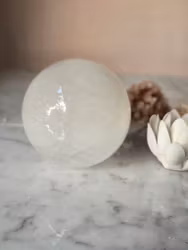 Vit kalcit, klot nr 2