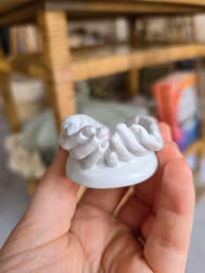 Kupade händer, liten skål/klothållare ca 6cm