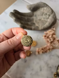 Berlock/hänge rund öga&sol rostfritt stål (guldpläterad)