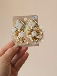 Örhänge nr 19 (stora vita/pärlemoskimmer)