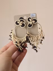 Örhänge nr 29 (guld/svart/vit pärlor)