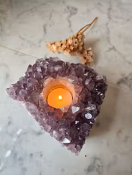 Ljuslykta, ametistkluster nr 111